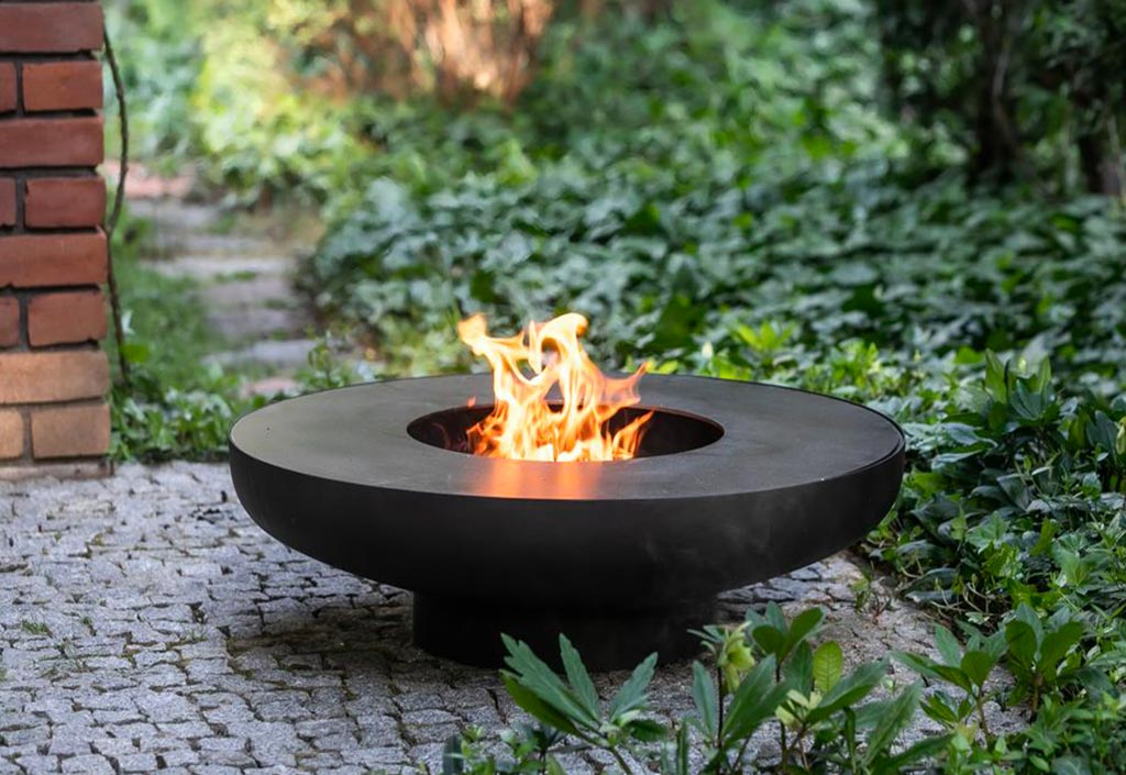 Brasero boule de feu cheminée foyer extérieur Ø 55 x 50H cm grille à  charbon couvercle tisonnier acier noir - Barbecue et plancha - Mobilier de  jardin - Jardin et Plein air