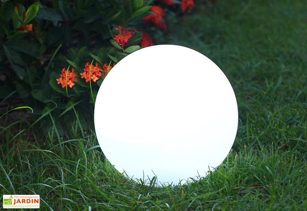 Boule Lumineuse Multicolore Autonome A Energie Solaire Lumi Jardin