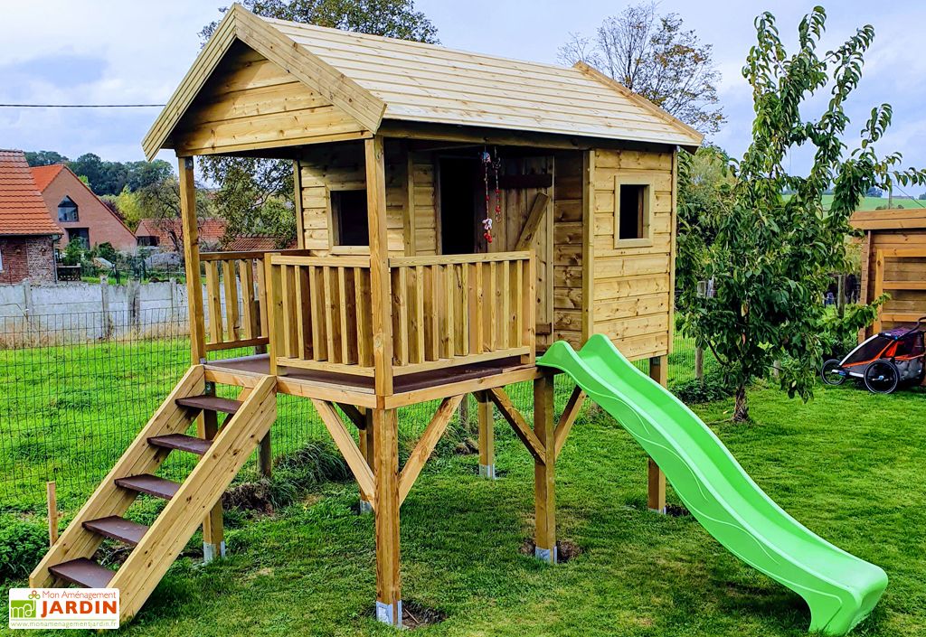 Maison pour enfant en bois autoclave avec toboggan et balançoires Pin