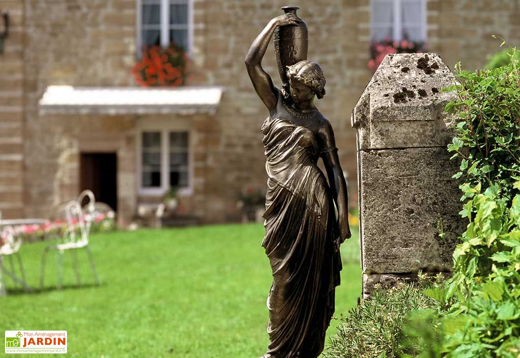 Statue De Jardin En Fonte Deesse A L Amphore Dommartin