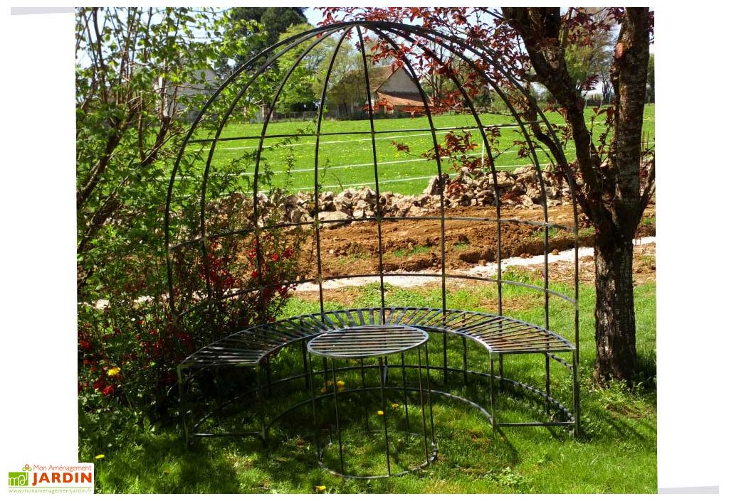 Ensemble demi-kiosque de jardin avec banc et table en fer forgé