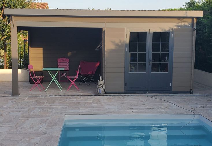 Abri de jardin composite toit plat + auvent – Actual 6 x 3 m effet teck