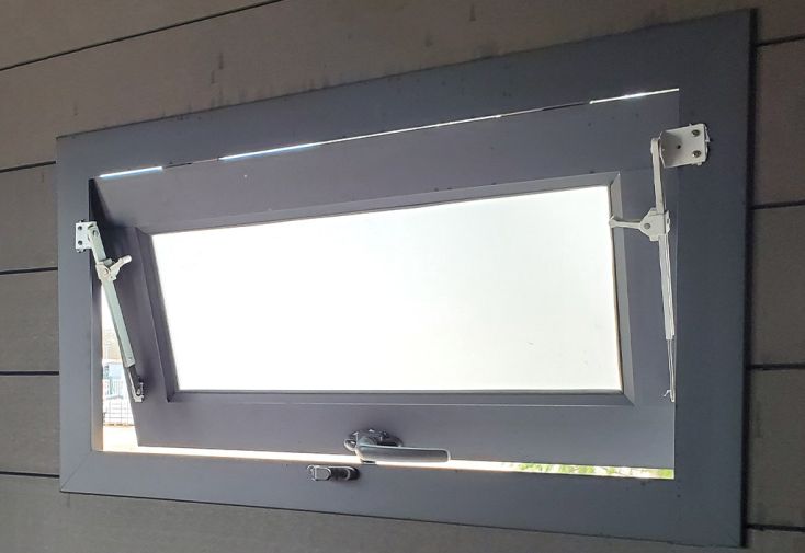 Fenêtre pour abri de jardin en composite Green Outside – 90 x 50,5 cm