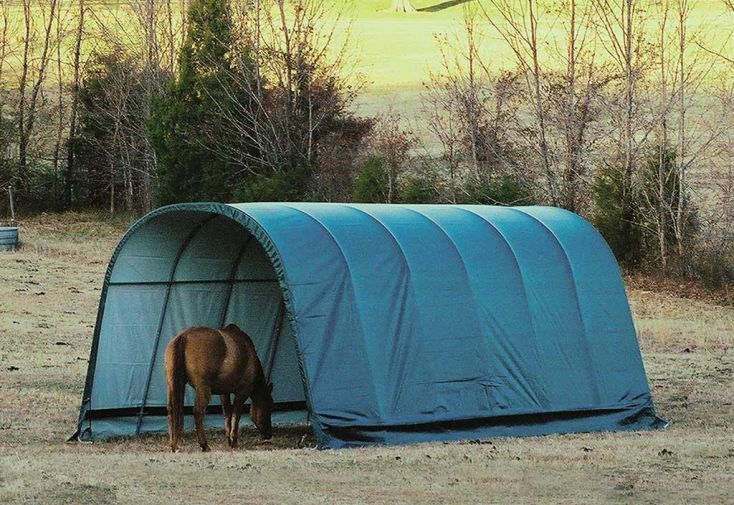 Abri pour animaux en acier et polyéthylène – 29 m²