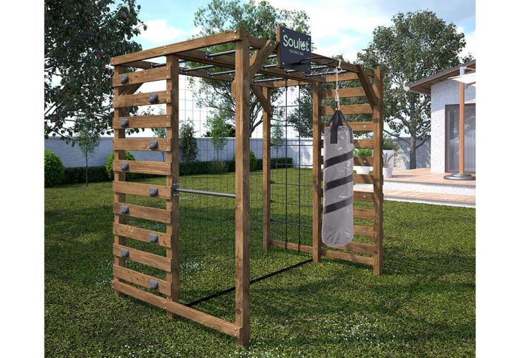 Aire de jeux en bois traité Odin : escalade, but de foot + sac de frappe