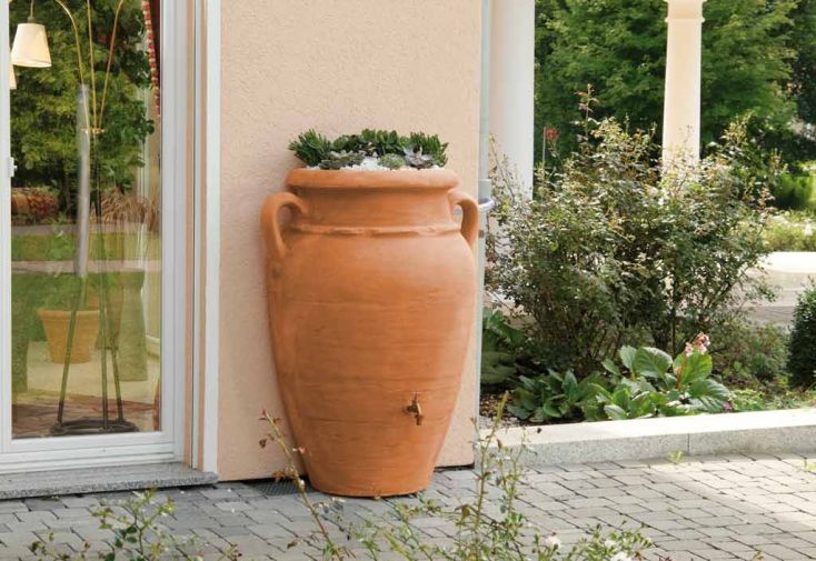 Terracotta, un récupérateur de pluie (bac à fleurs) décoratif de