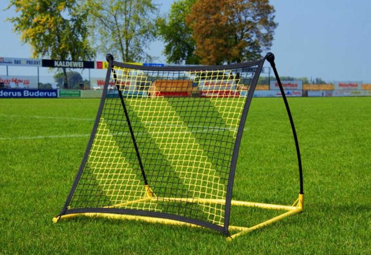 Filet de rebond de foot en métal et polyester