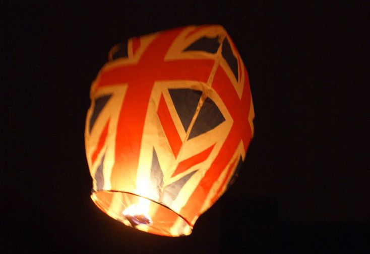 Lot 10 Lanternes Volantes United Kingdom