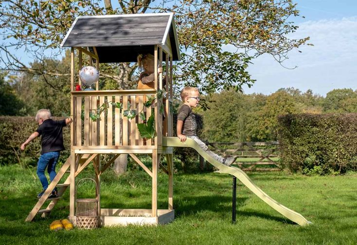 Maisonnette pour enfant en bois avec toboggan – Panorama 500