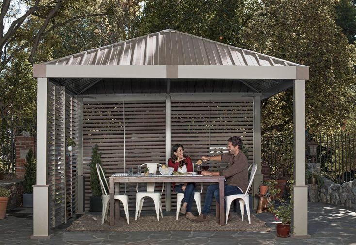 Pergola autoportée en aluminium avec brise-vues en lames 13 m² – Nanda