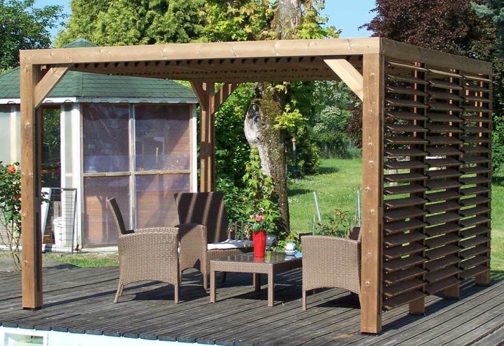 Pergola bioclimatique en bois THT avec lames orientables 10 m² - Habrita