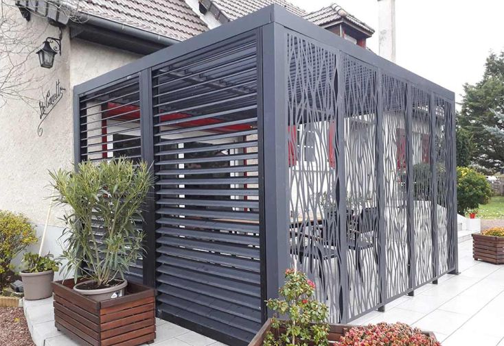 Pergola bioclimatique 10,8 m² - brise-soleil orientable et moucharabieh