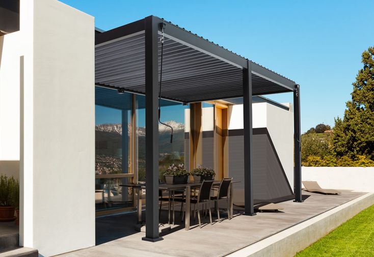 Pergola bioclimatique adossée en aluminium anthracite 19,8 m² - Ombréa