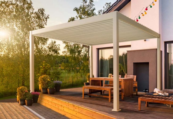 Pergola bioclimatique autoportée en aluminium 12 m² + store 4 m