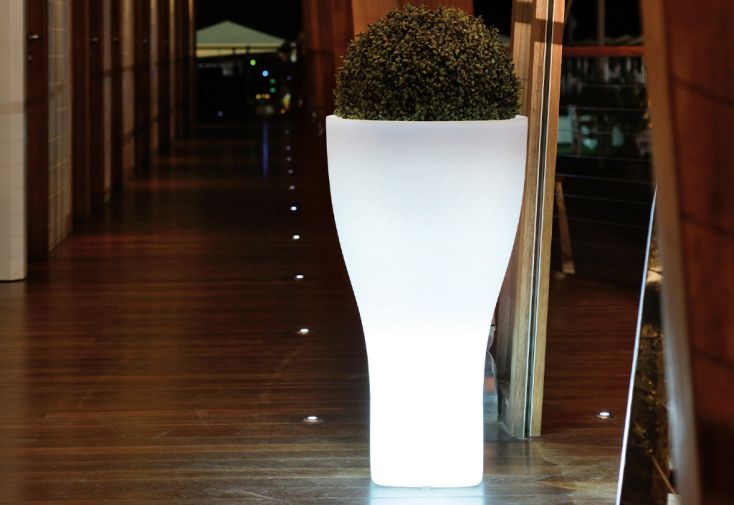 Pot de fleurs lumineux en polyéthylène Domus – Ø 58 x 100 cm