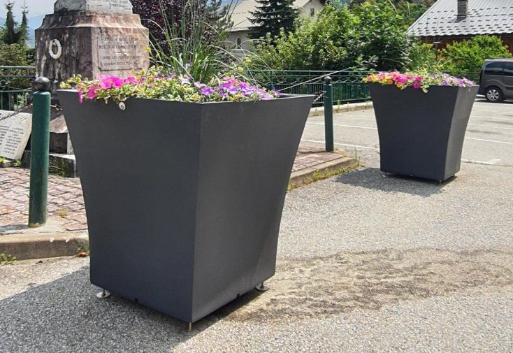 Pot de fleurs XXL PAPI en PEHD – Vogue carré 80 cm 240 litres