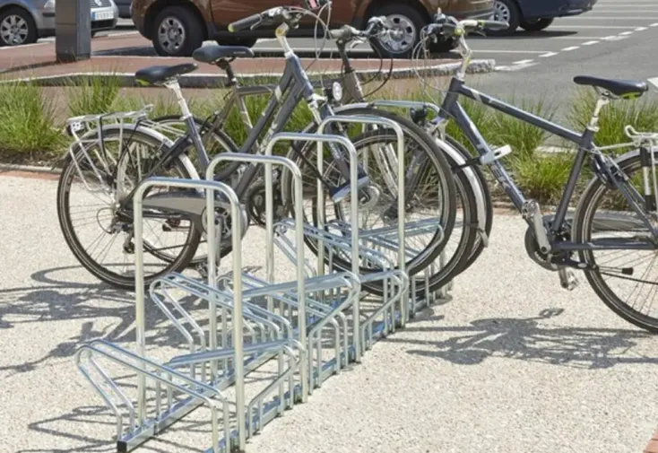 Râtelier à vélos en acier zingué avec arceaux antivols – 6 à 20 vélos