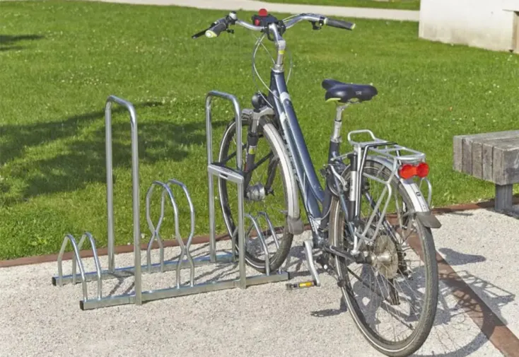 Râtelier 3 vélos en acier avec arceaux pour antivols Mottez