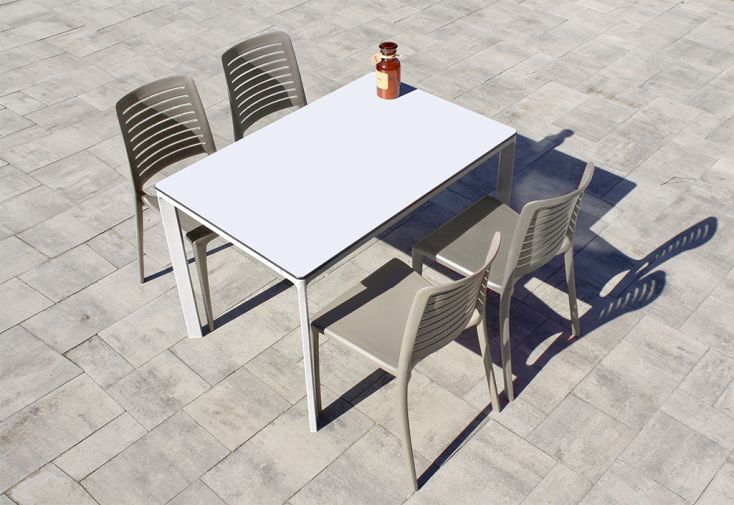 Salon de jardin : 1 table aluminium 120 x 80 cm + 4 chaises – Park