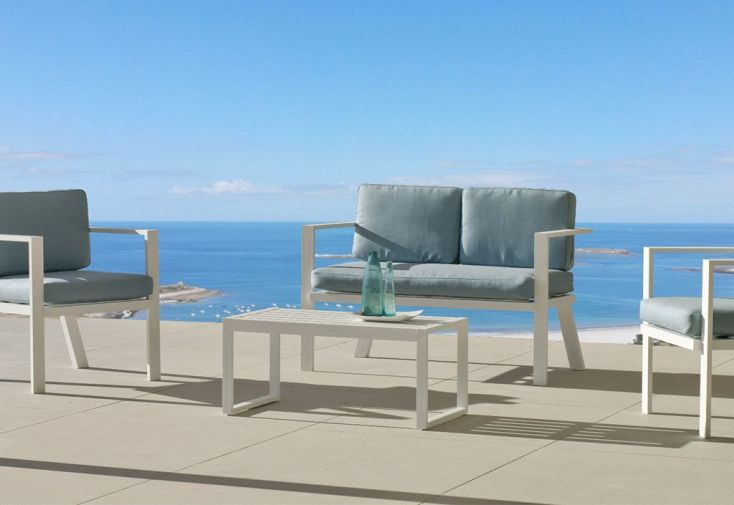 Salon de jardin en aluminium Awena : 1 canapé, 2 fauteuils et 1 table basse
