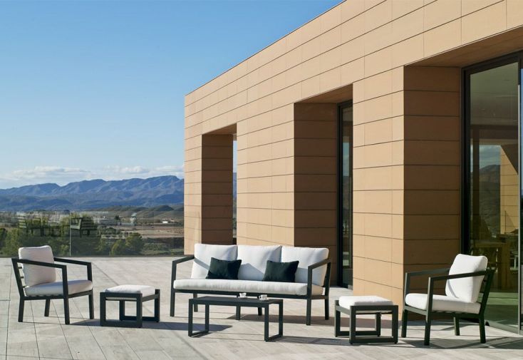 Salon de jardin en aluminium Hevea : 1 canapé, 2 fauteuils, 1 table basse et 2 repose-pieds
