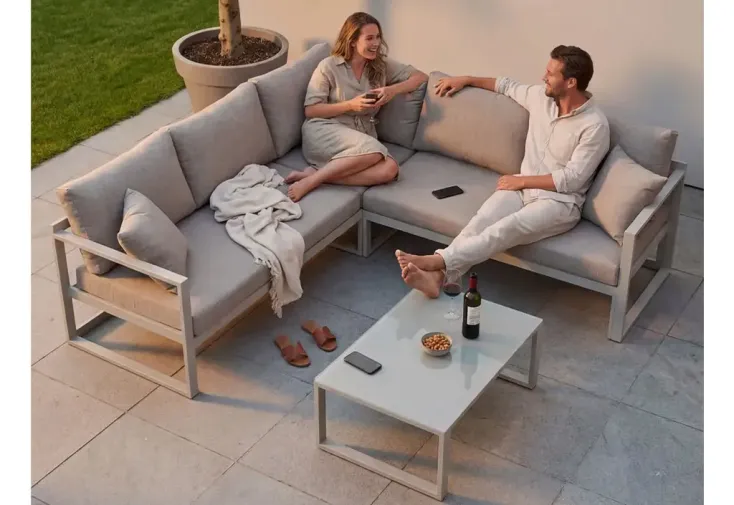 Salon de jardin 5 places avec canapé d’angle et table basse - Paros