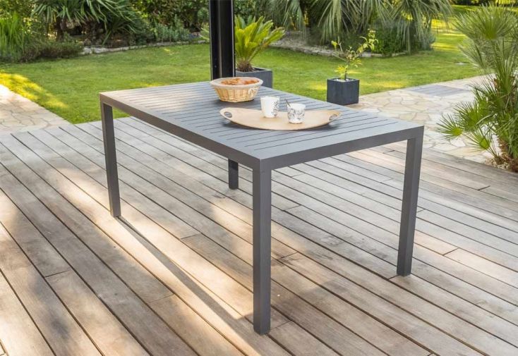 Table d'extérieur rectangulaire en bois composite aspect naturel