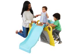 Aire de jeux pour enfants avec toboggan 