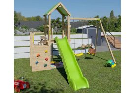 Aire de jeux en bois avec toboggan, balançoires et mur d'escalade