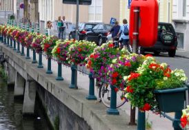 Balconnière suspendue galbée PAPI en PEHD + contre bac