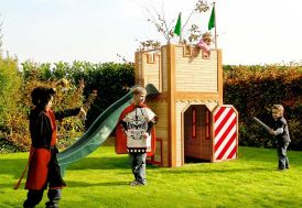 Cabane château fort en bois avec toboggan 