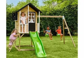 Aire de jeux en bois avec toboggan et balançoires