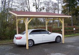 carport en bois avec couverture bardeaux bitumés rouge toiture une pente