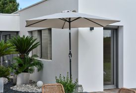 Grand parasol incliné gris en aluminium DCB Garden