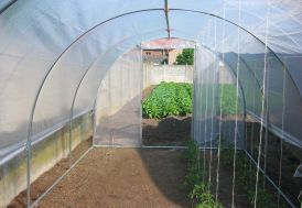 Serre Tunnel Tonneau en polyéthylène 18 m² - Jardinière 6 x 3 m
