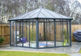 jardin d'hiver couleur gris anthracite pergola fermée avec double portes coulissantes