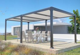 pergola bioclimatique en aluminium autoportée au bord de la piscine