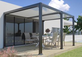 pergola bioclimatique en aluminium sur une terrasse