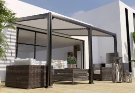 pergola bioclimatique en aluminium adossée sur une maison installée sur une terrasse