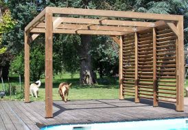 pergola en bois traité haute température et paroi avec vantelles mobiles