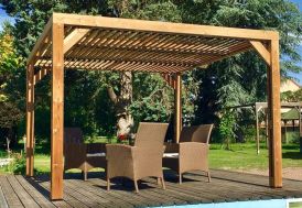 pergola bioclimatique en bois traité haute température avec toiture en lames orientables