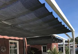 Toiture pergola avec toile rétractable grise Shadow Comfort