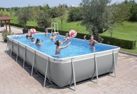 Piscine hors sol avec cadre métallique et toile en PVC