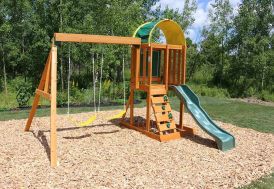 aire de jeux en bois avec portique balançoire et toboggan