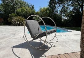 Rocking chair jardin en métal et textilène gris avec coussin Caprera
