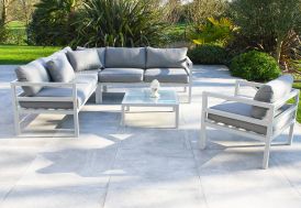 salon de jardin en aluminium blanc sur terrasse