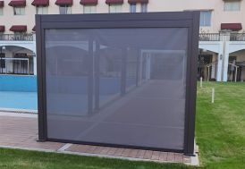 Rideau latéral gris anthracite pour pergola bioclimatique Ombréa