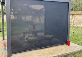 Store latéral en PVC tissé pour pergola bioclimatique Habrita 2,40 m