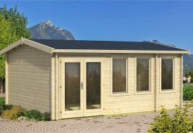Studio de jardin en bois avec ses trois fenêtres double vitrage et sa double porte vitrée dans un jardin