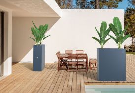 jardinières Herstera Garden exposées sur une terrasse